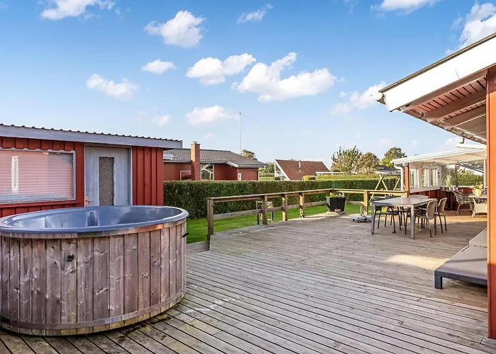 Ali - 500m From The Sea By Interhome